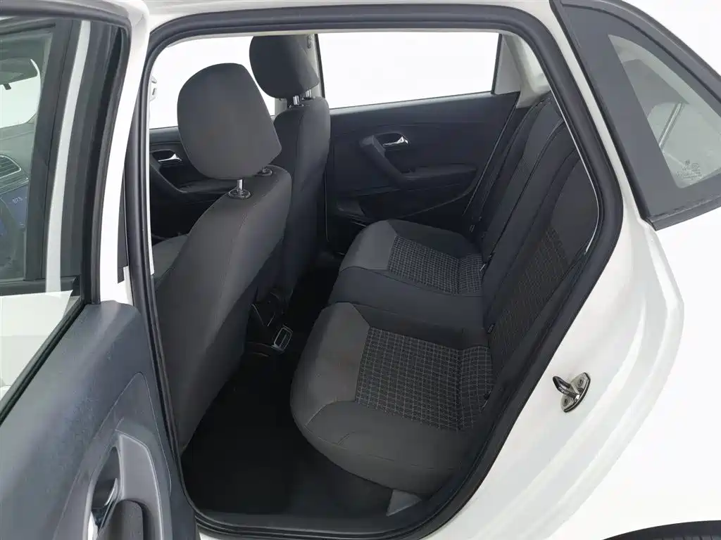 Volkswagen Polo 2014 1.6L Automatic Comfort Edition фото 15