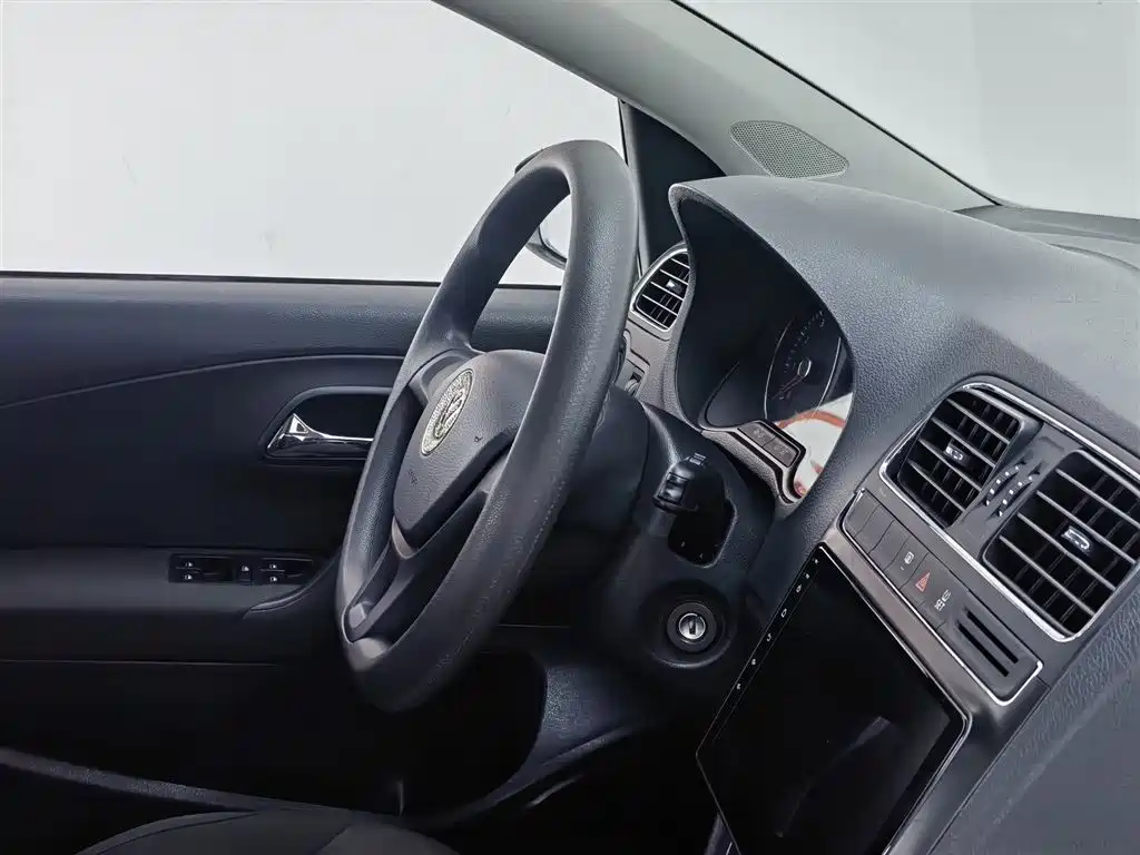 Volkswagen Polo 2014 1.6L Automatic Comfort Edition фото 22