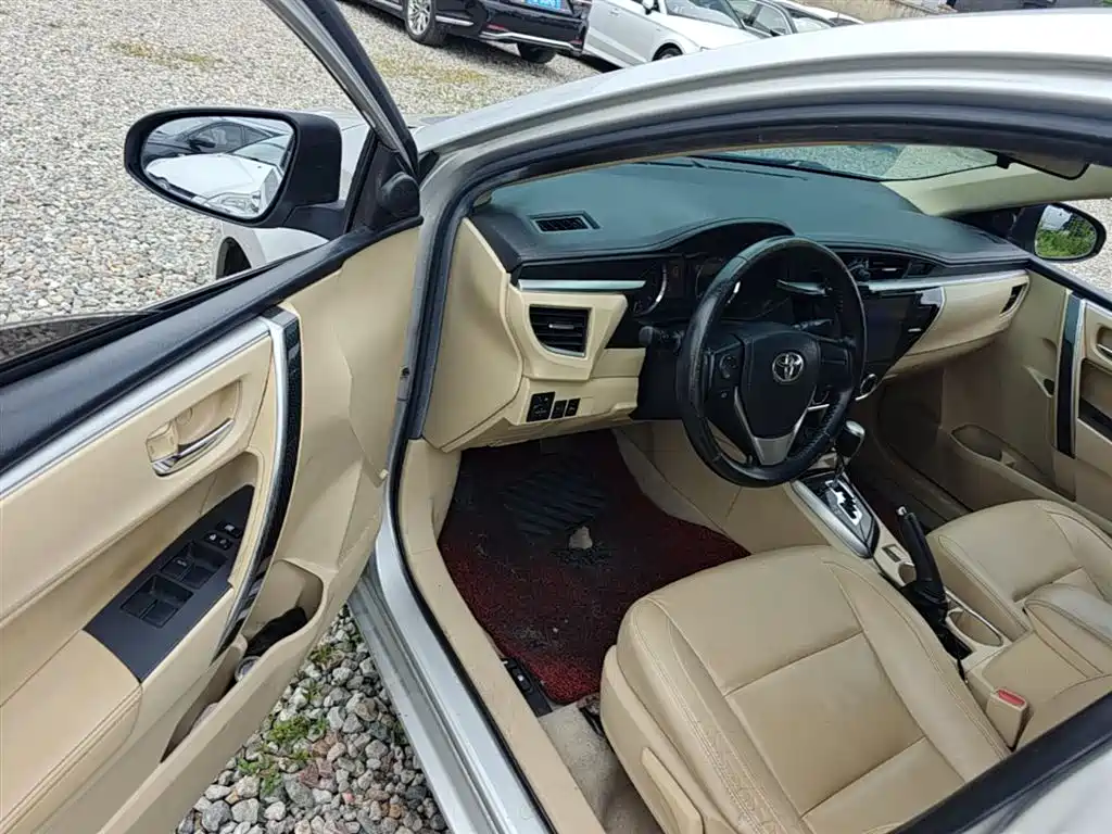 Toyota Corolla 2014 1.6L CVT GL-i Leather Edition фото 16