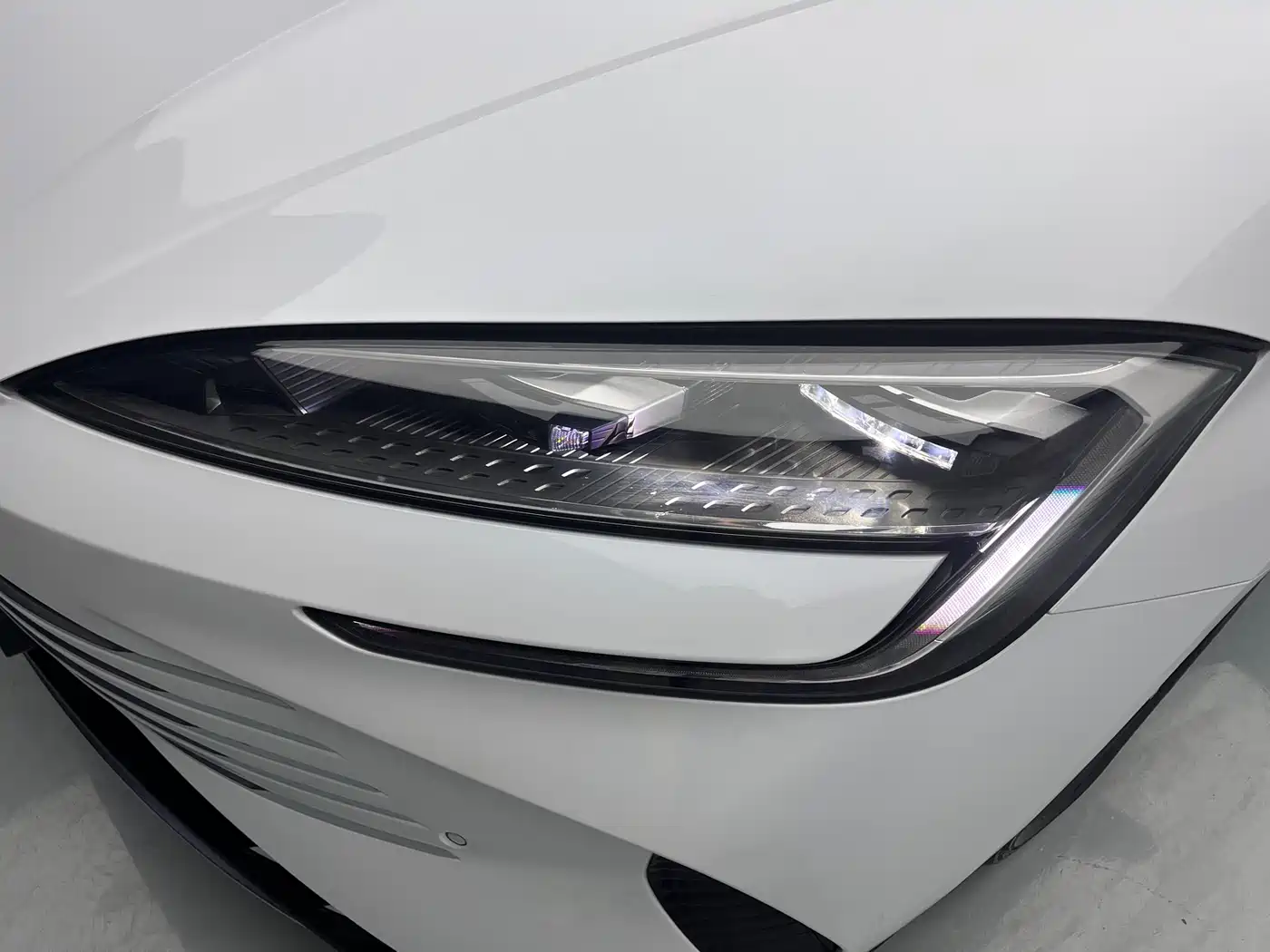 BYD Seal 2024 Glory Edition DM-i 1.5L 121km Luxury фото 7
