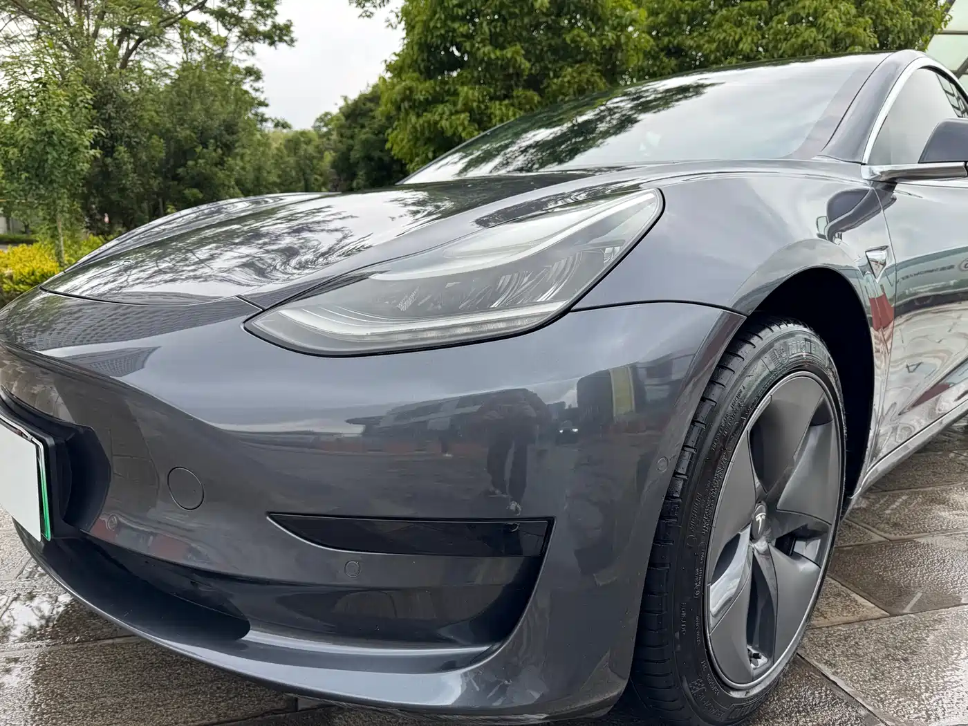 TESLA MODEL 3