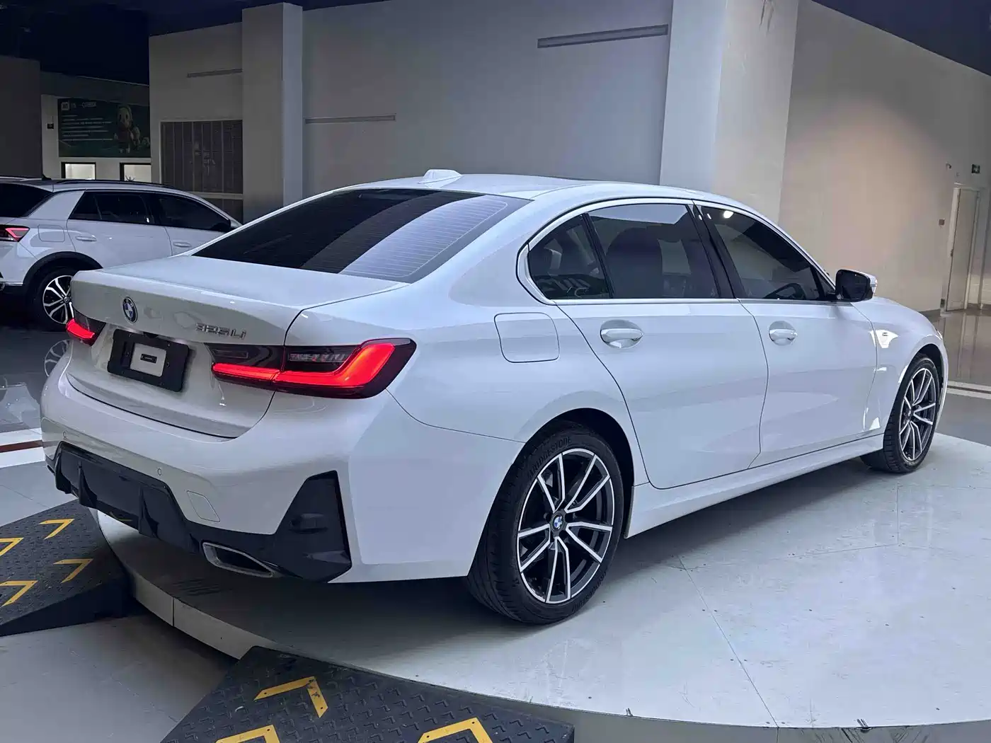 BMW 3 Series 2023 320Li M Sport Package фото 6