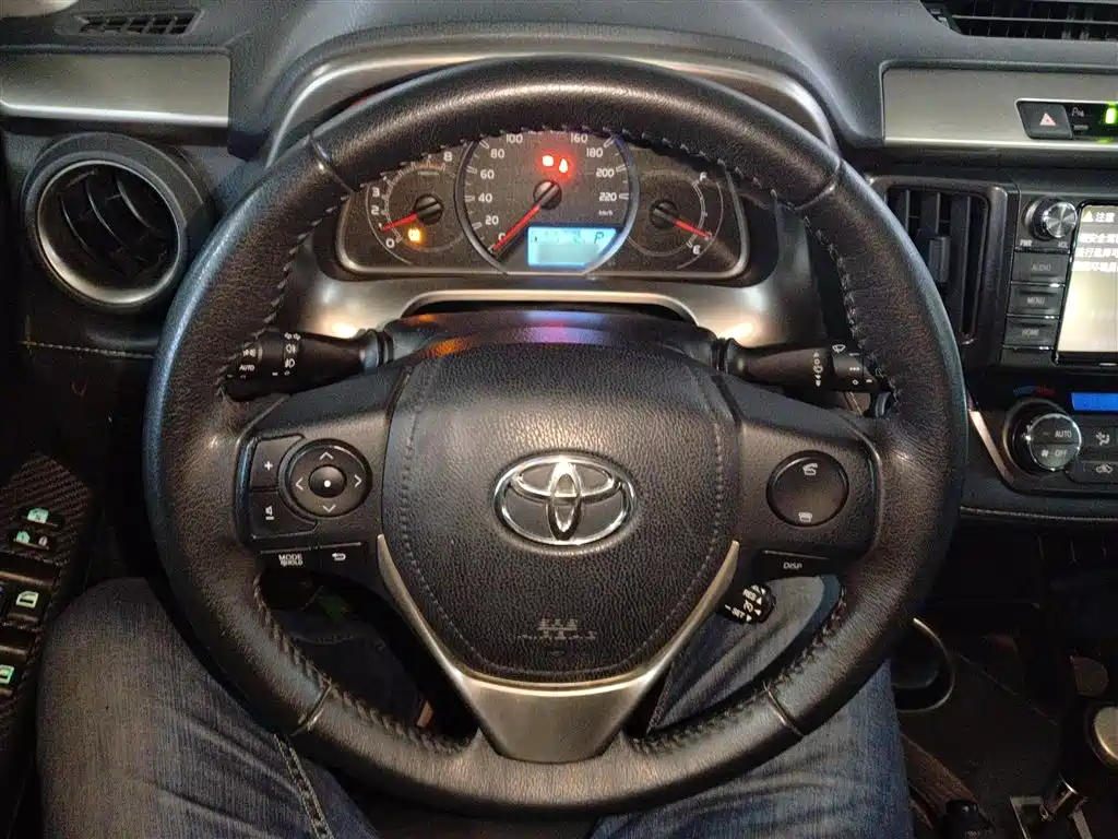 Toyota RAV4 Rongfang 2015 2.5L Automatic 4WD Elite Edition фото 7