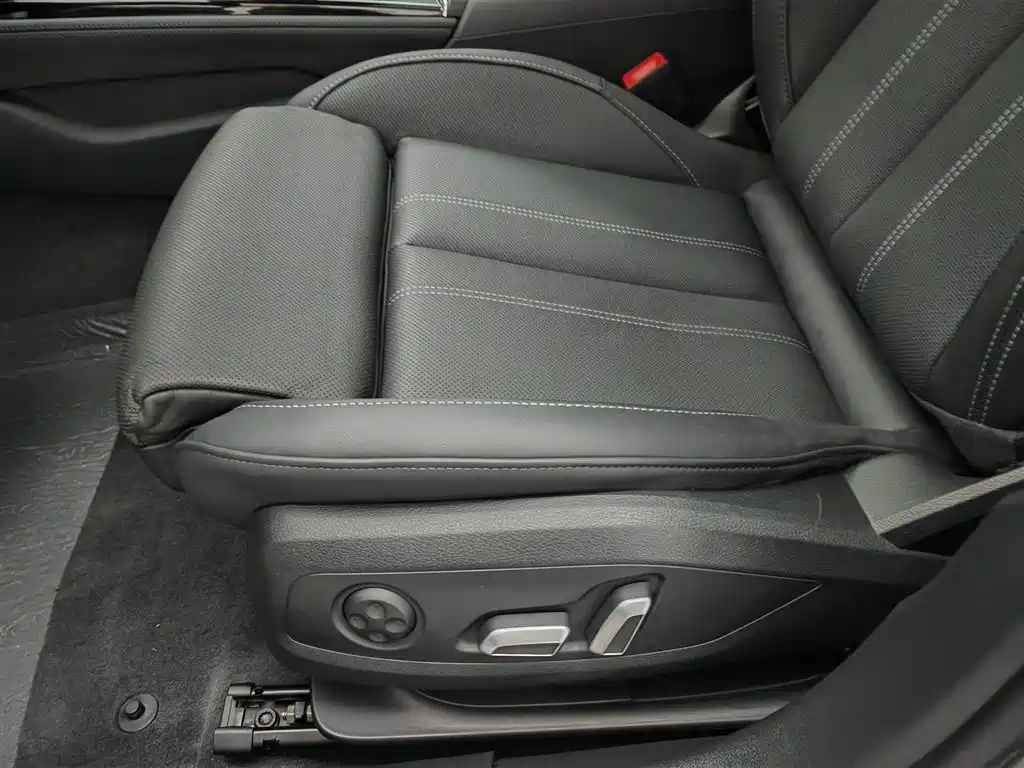 Audi A4L 2024 40 TFSI Luxury Dynamic фото 20