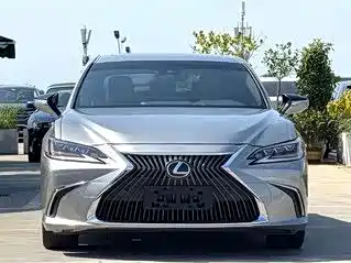 Фото 2 - Lexus ES