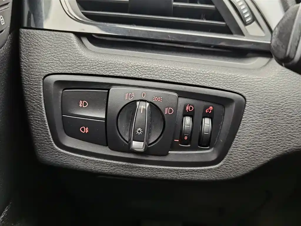BMW X1 2016 sDrive18Li Fashion Model фото 21