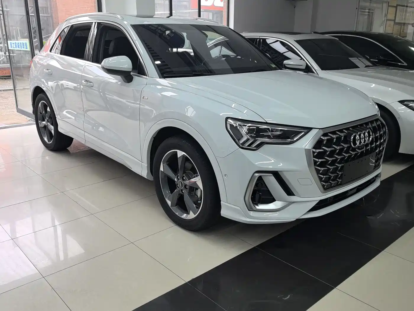 Audi Q3 2024 35 TFSI Fashion Sport фото 3