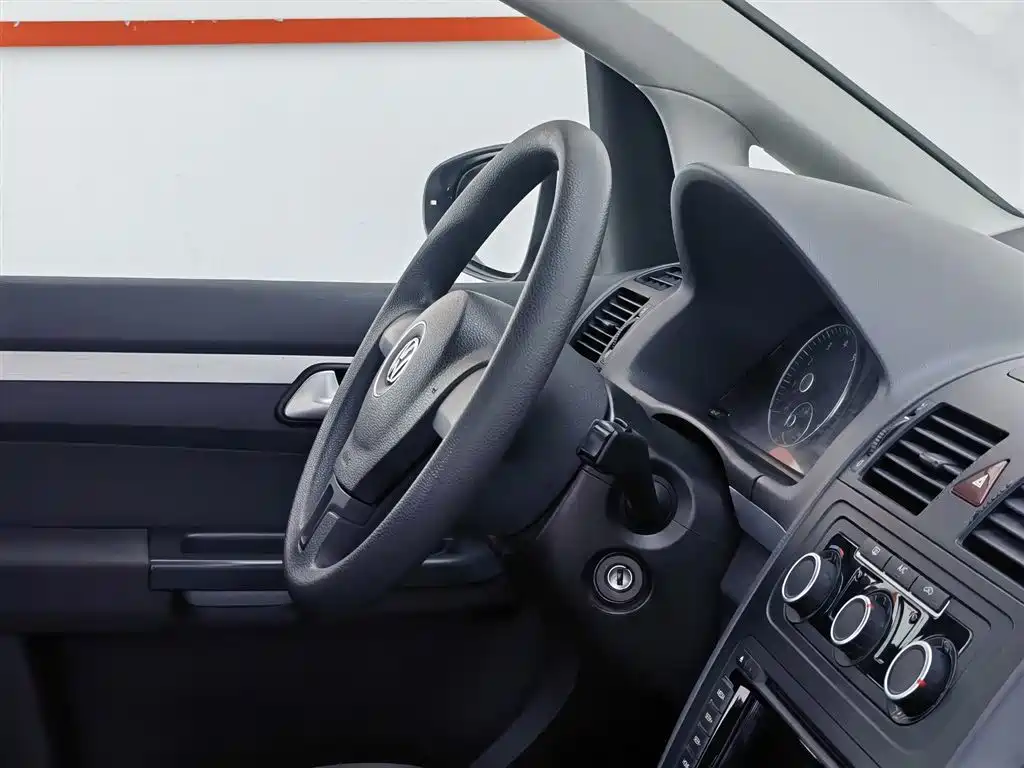 Volkswagen Touran 2015 1.4T Manual Trend Edition 5-seater фото 22