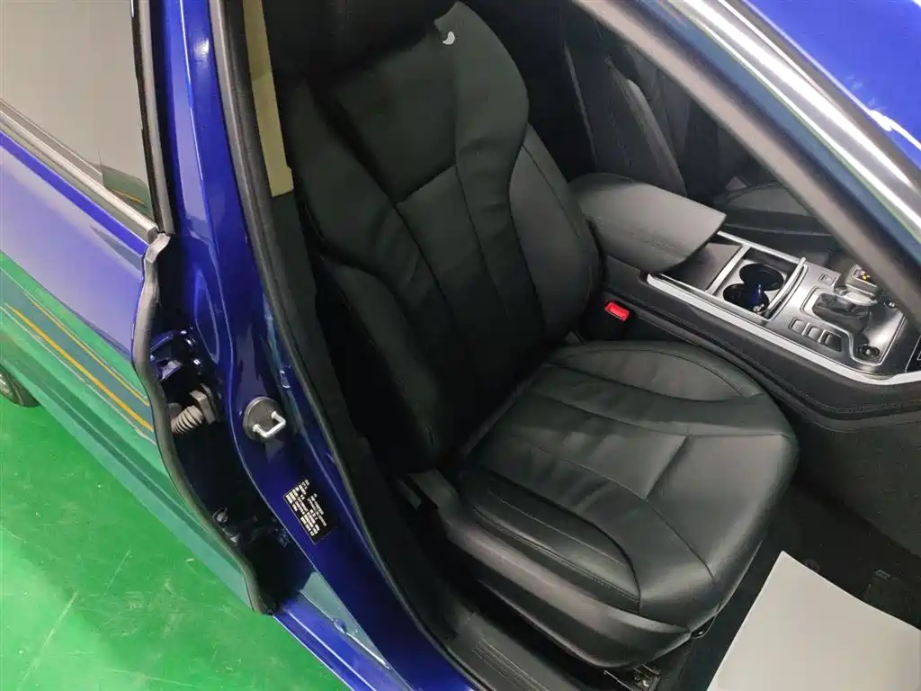 Hongqi H5 2020 1.8T Automatic Smart Connection Qi Rhythm Edition фото 16