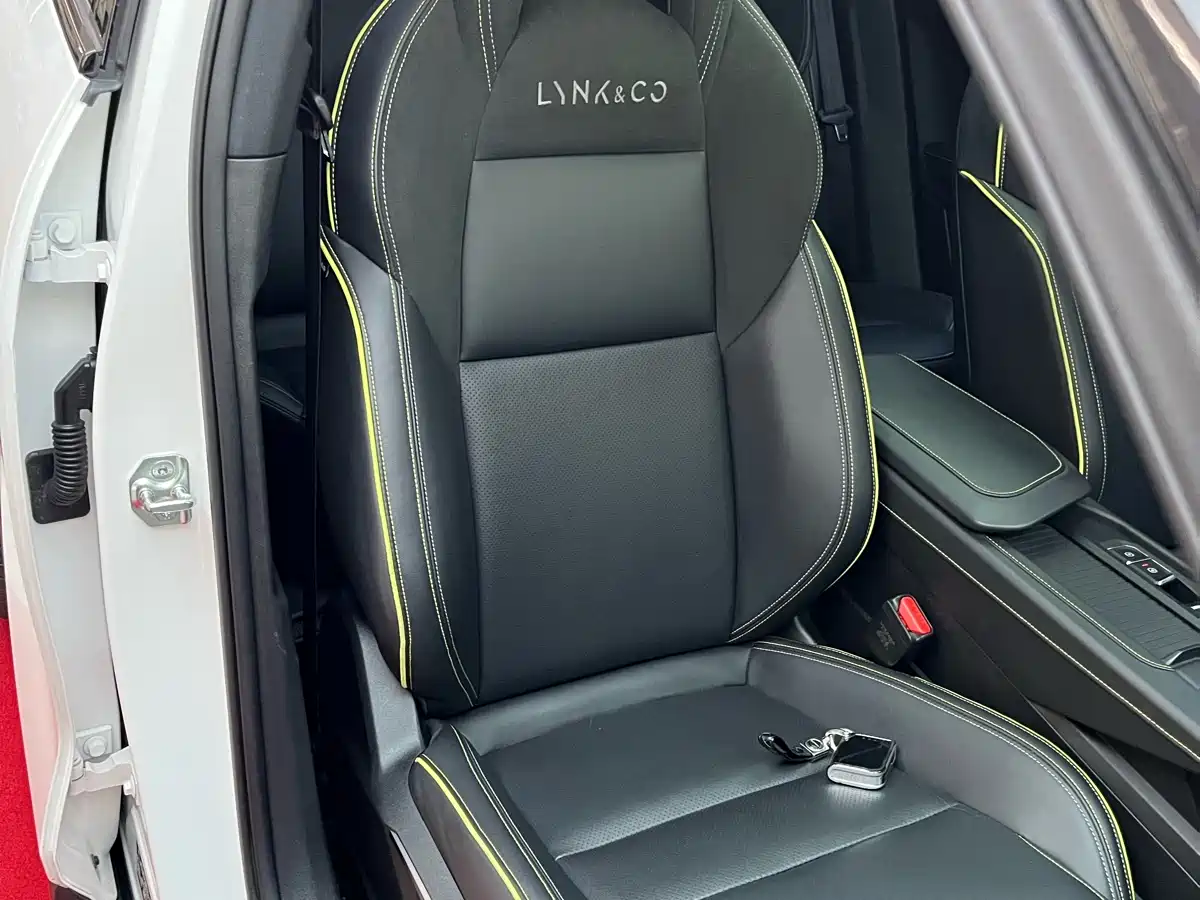 Lynk & Co 06 2023 Remix 1.5T Power Pro фото 21