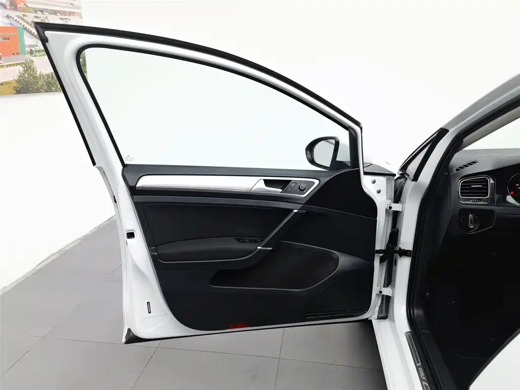 Volkswagen Golf 2020 200TSI DSG Comfort Progressive Edition фото 8
