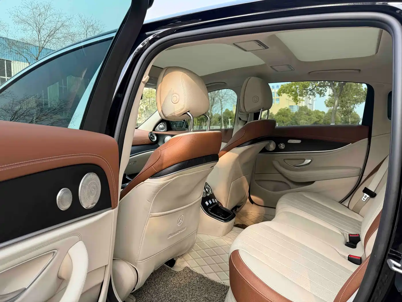 Mercedes-Benz E-Class 2023 E 300 L Fashion фото 12