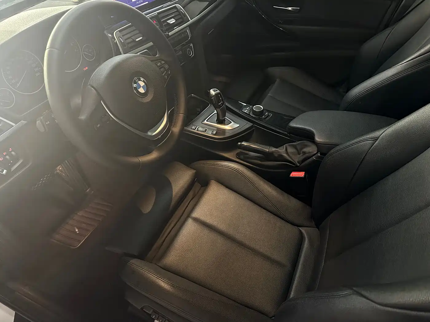 BMW 3 Series GT 2018 320i Fashion фото 12