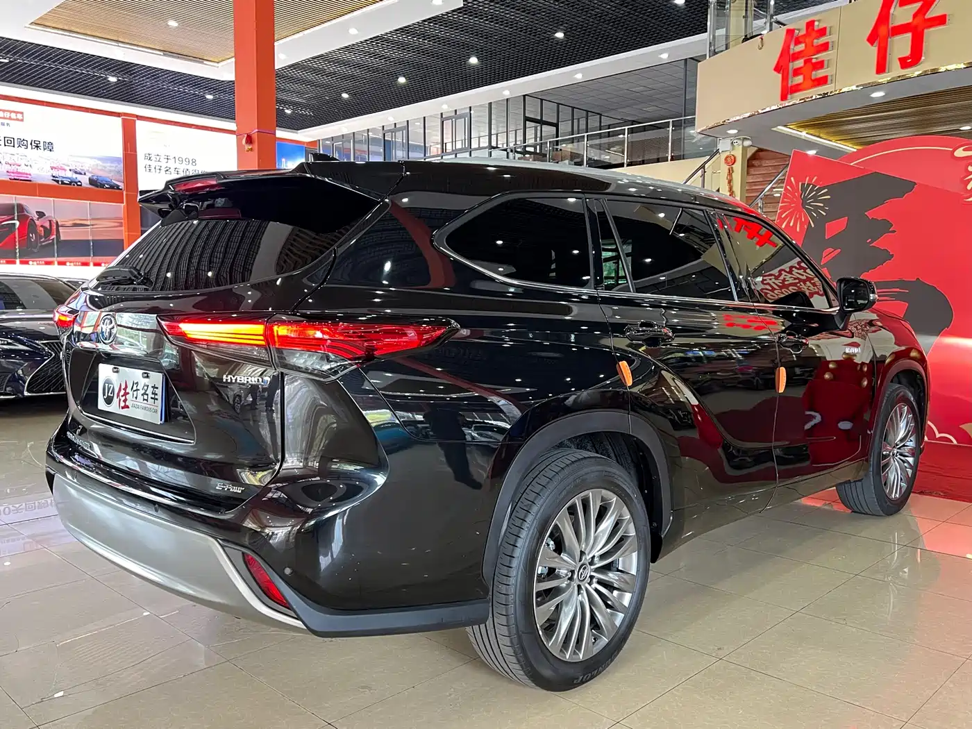 Toyota Highlander 2022 Model Dual Engine 2.5L 4WD Premium Edition 7-Seater фото 4