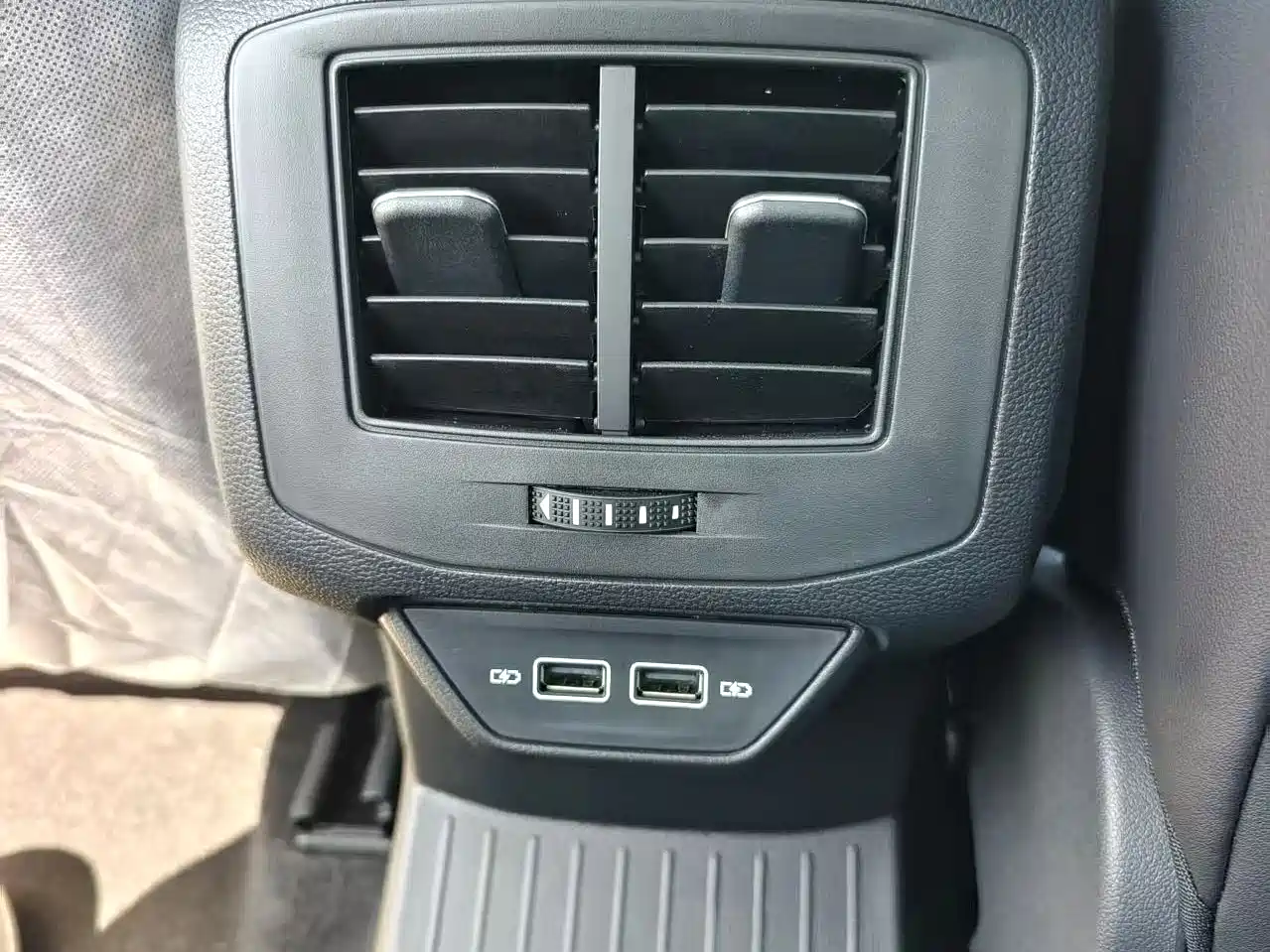 VOLKSWAGEN T-ROC EXPLORING SONGS