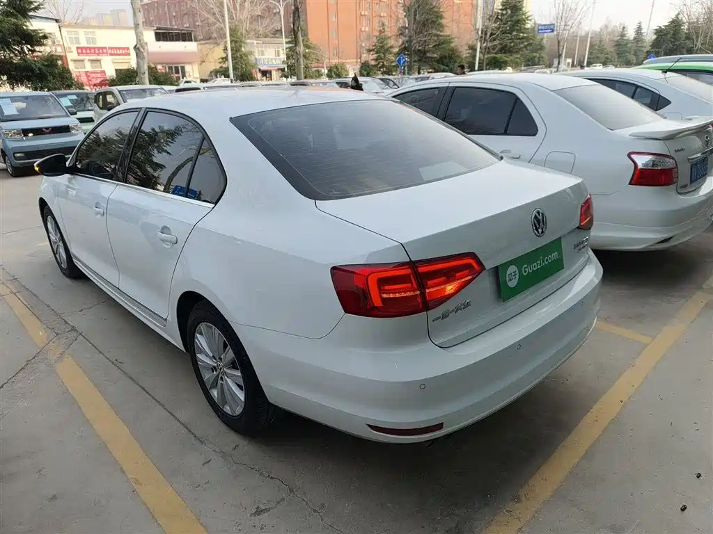Volkswagen Sagitar 2015 230TSI Automatic Comfort фото 5