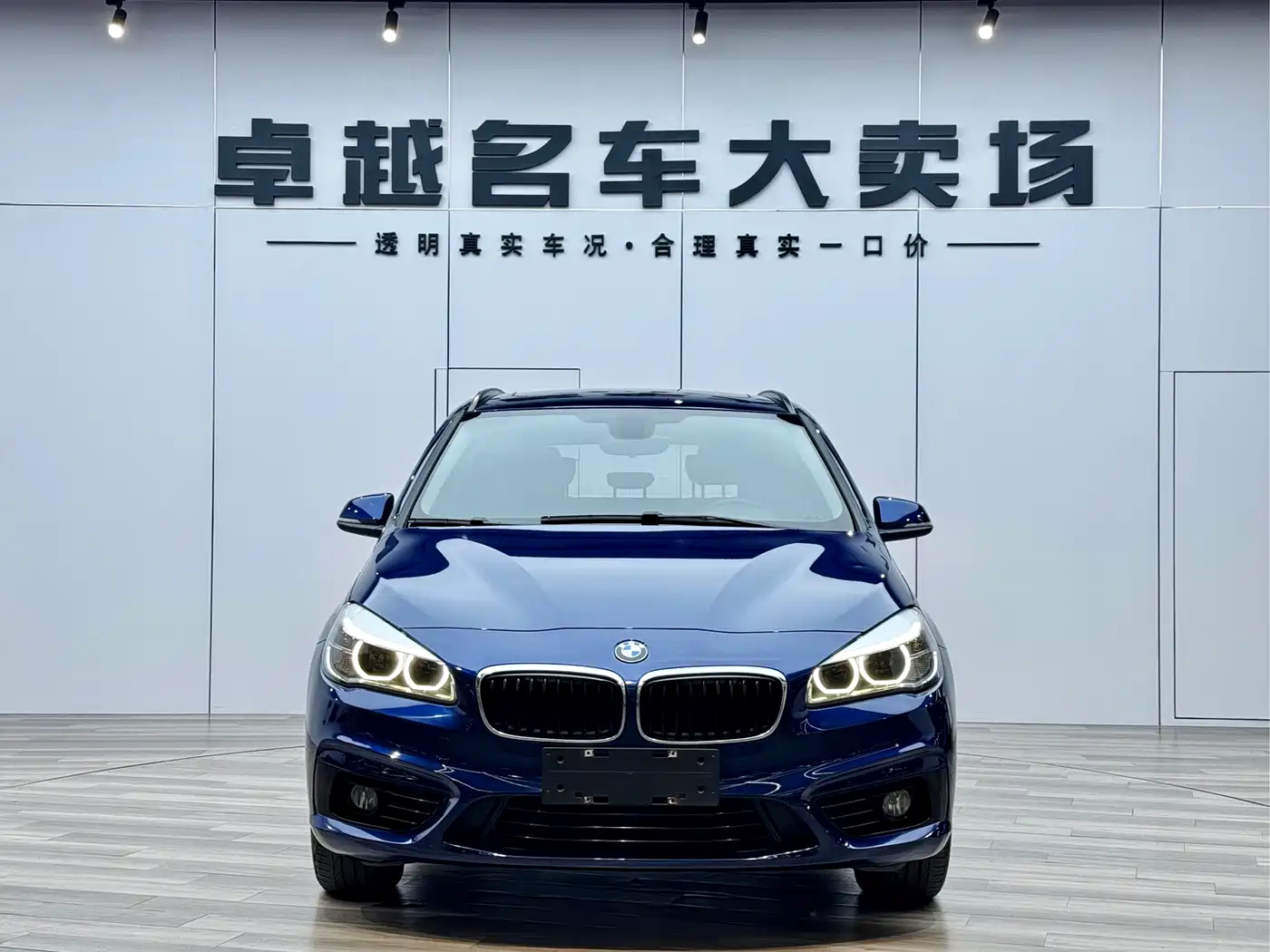 BMW 2 Series Touring 2016 218i Sport Design Package фото 2