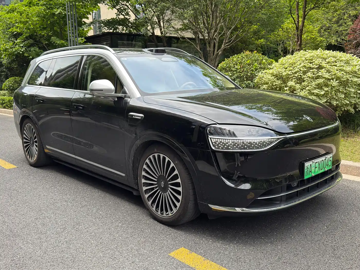 AITO Wenjie AITO M9 2025 Extended Range Ultra 52kWh 6-Seater фото 2