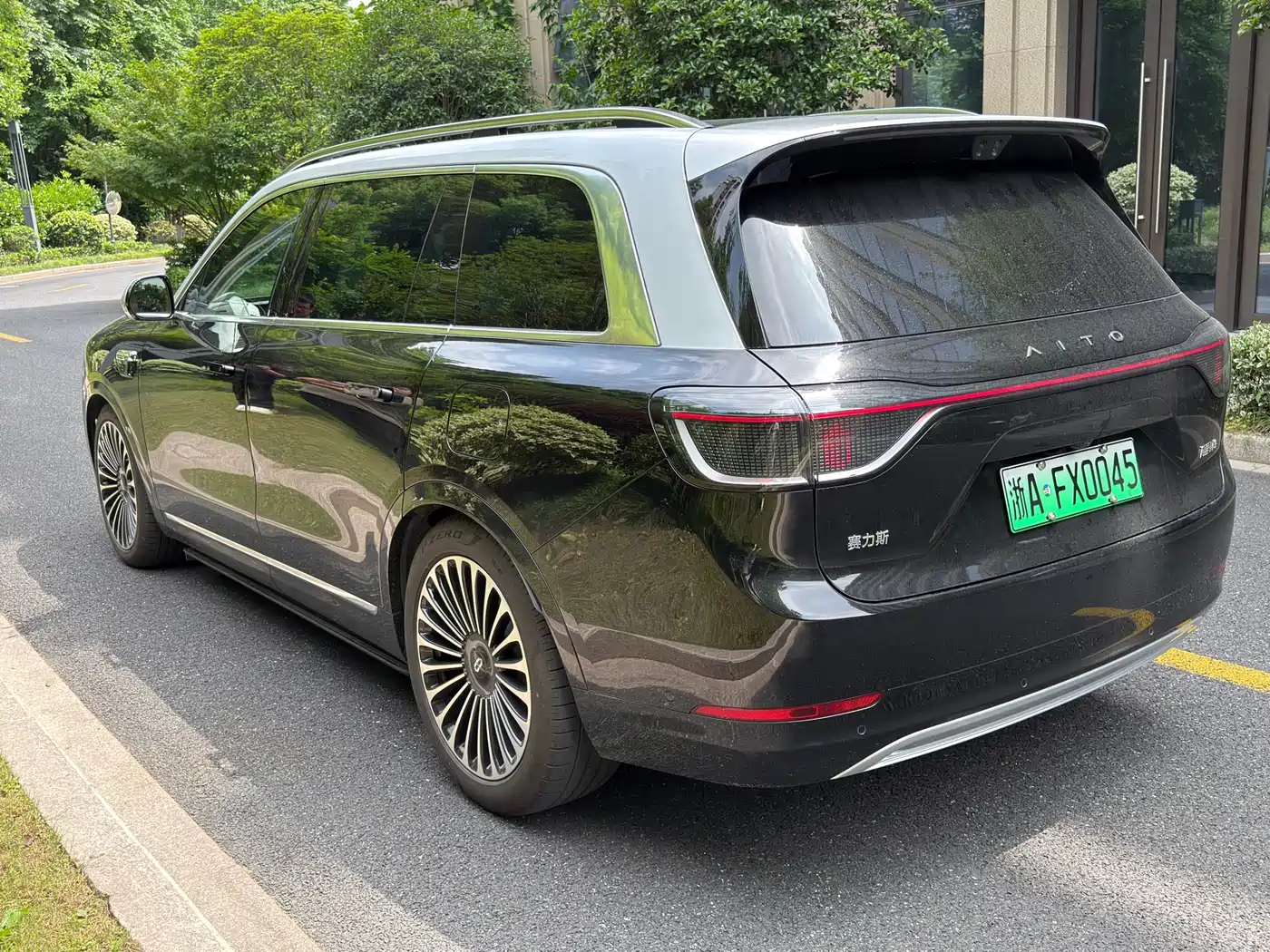 AITO Wenjie AITO M9 2025 Extended Range Ultra 52kWh 6-Seater фото 6
