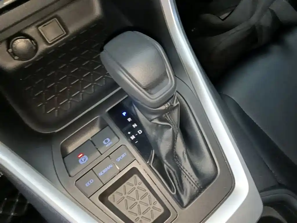Toyota RAV4 Rongfang 2021 2.0L CVT 2WD Urban фото 14