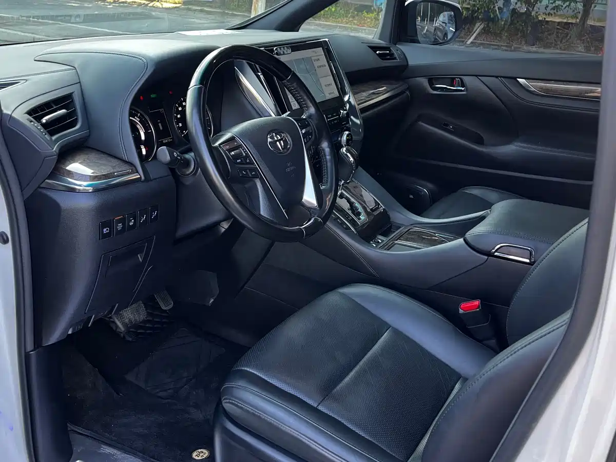 Toyota Alphard 2020 Hybrid 2.5L Gold Special Edition фото 7