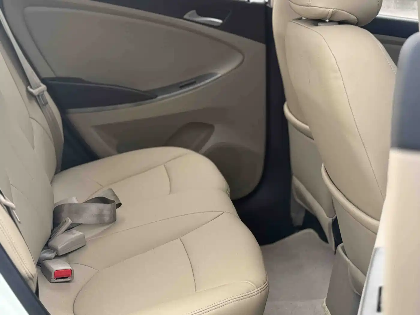 Hyundai Verna 2014 1.4L Automatic Leading GLX фото 14