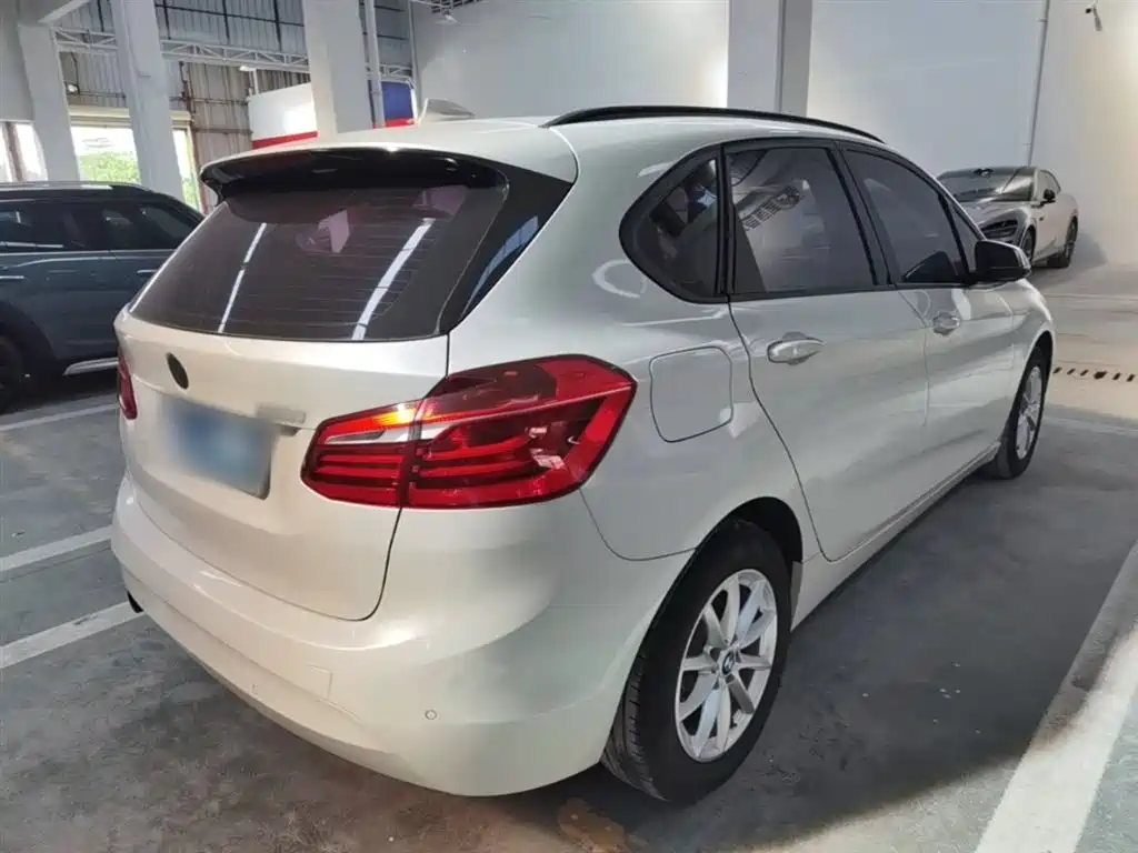 BMW 2 Series Touring 2016 218i Fashion Model фото 7