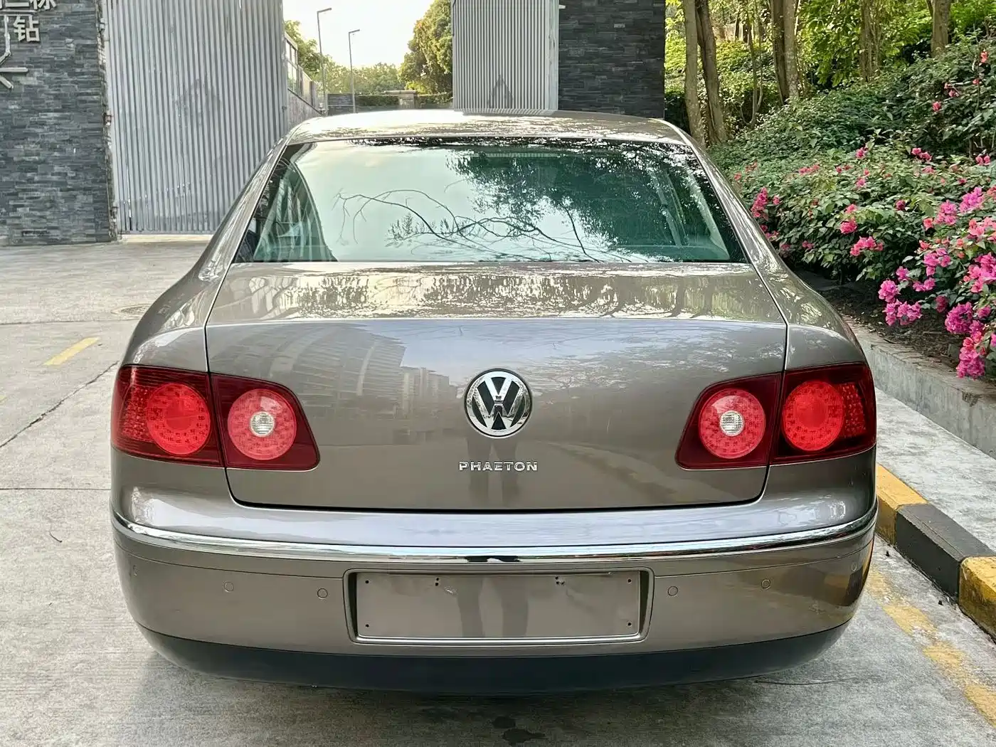 Volkswagen Phaeton 2010 2009 Model 3.6L V6 5-seat Extended Comfort