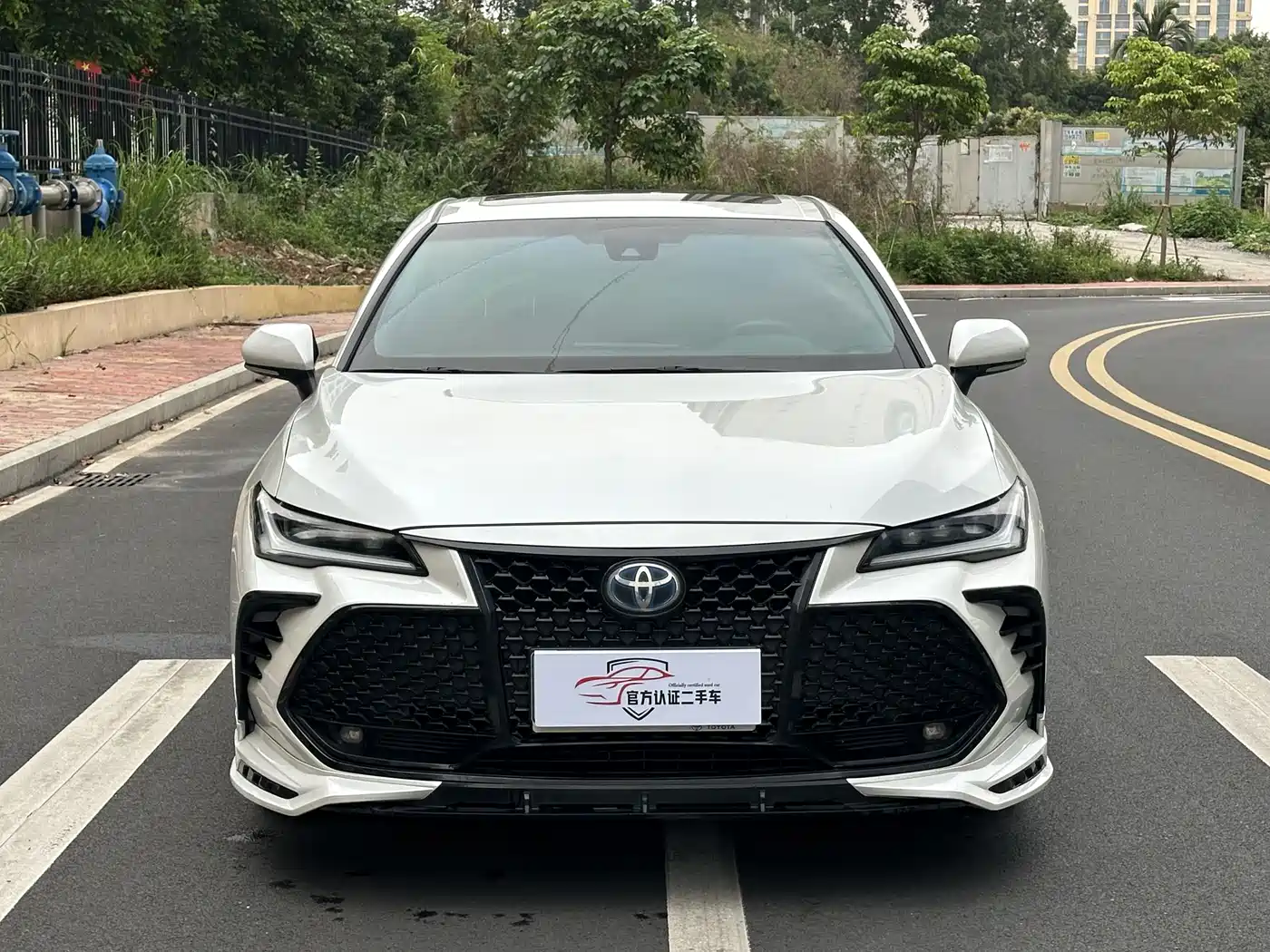 Toyota Avalon 2022 Hybrid 2.5L Luxury Edition фото 2