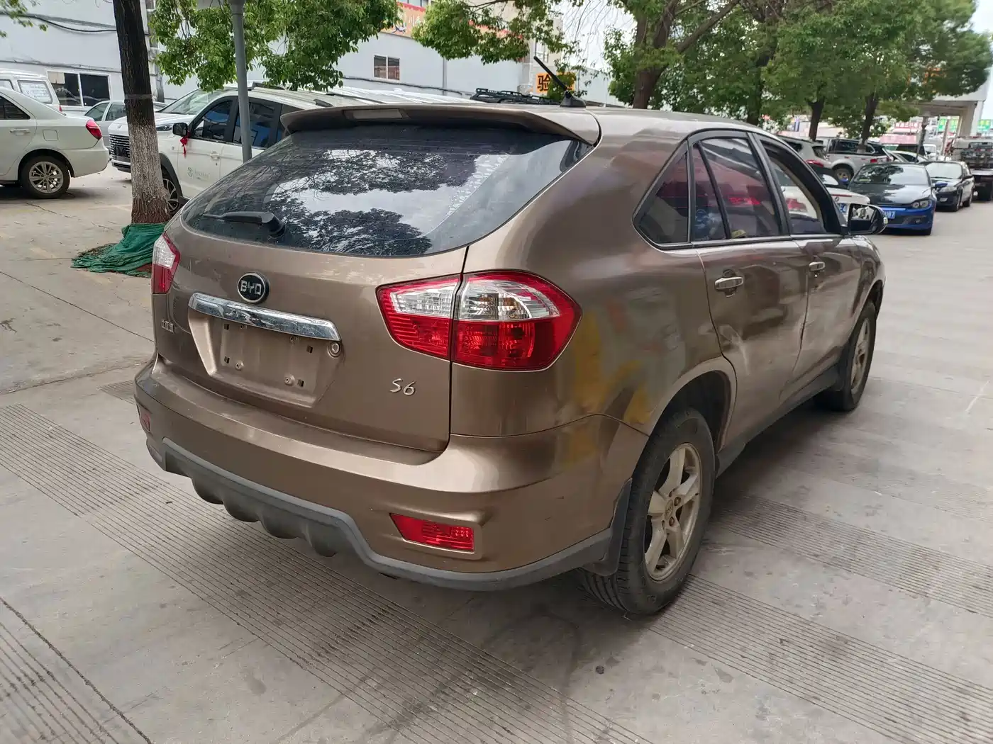 BYD S6 2016 2014 Model 2.0L Manual Luxury 7-Seater