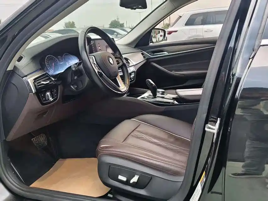 BMW 5 Series New Energy 2019 530Le Luxury Package фото 6