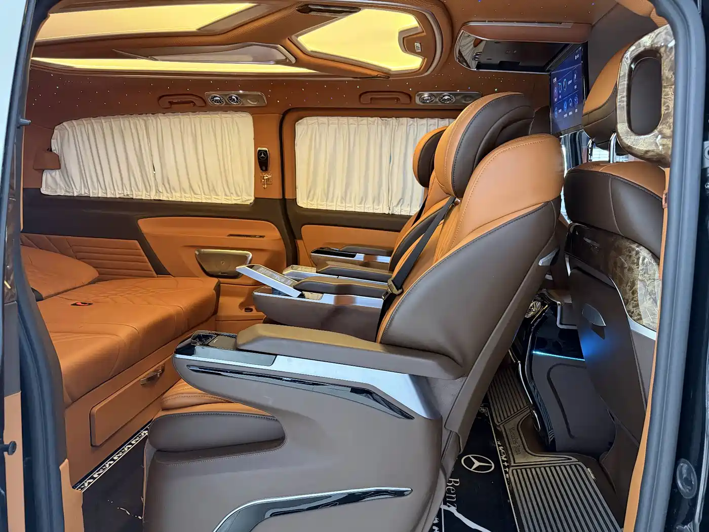 Mercedes-Benz Vito 2023 2.0T Business 7-Seater фото 15
