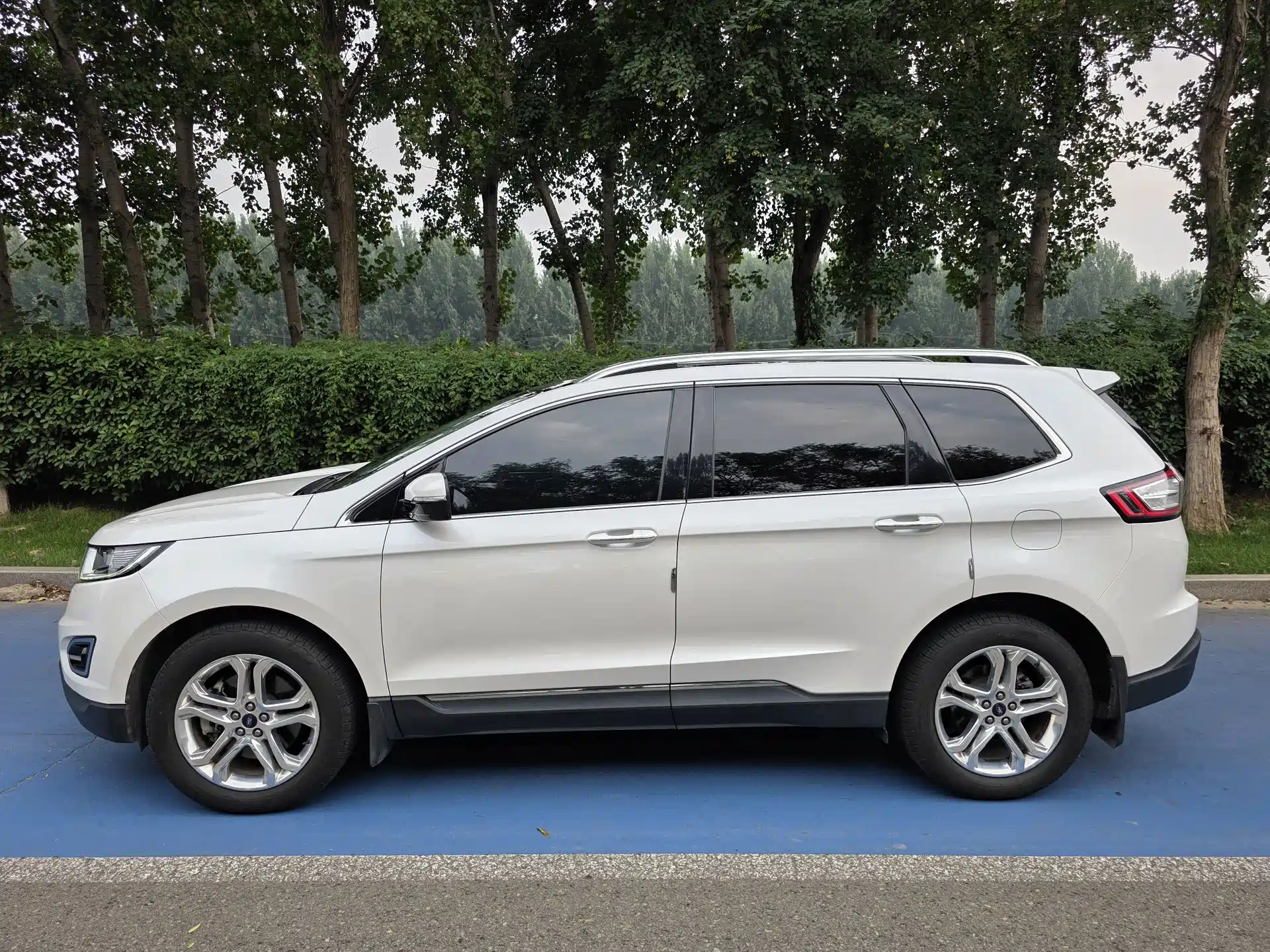 Фото 13 - Ford Edge