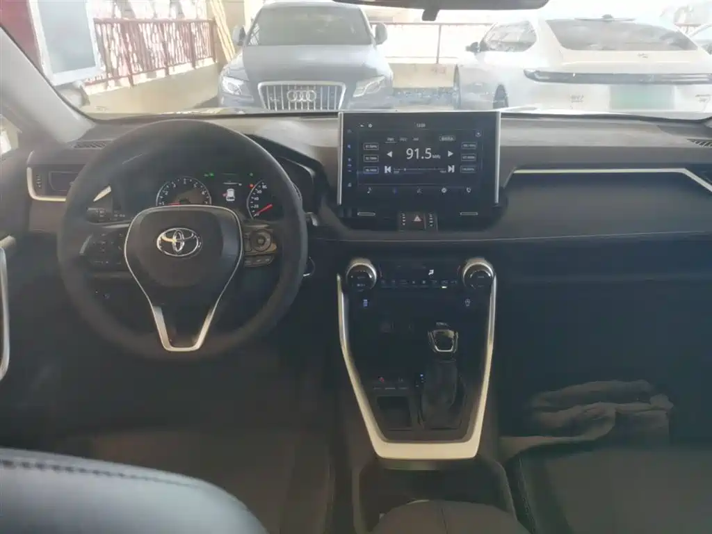 Toyota Wildlander 2022 2.0L CVT FWD Luxury PLUS Edition фото 10