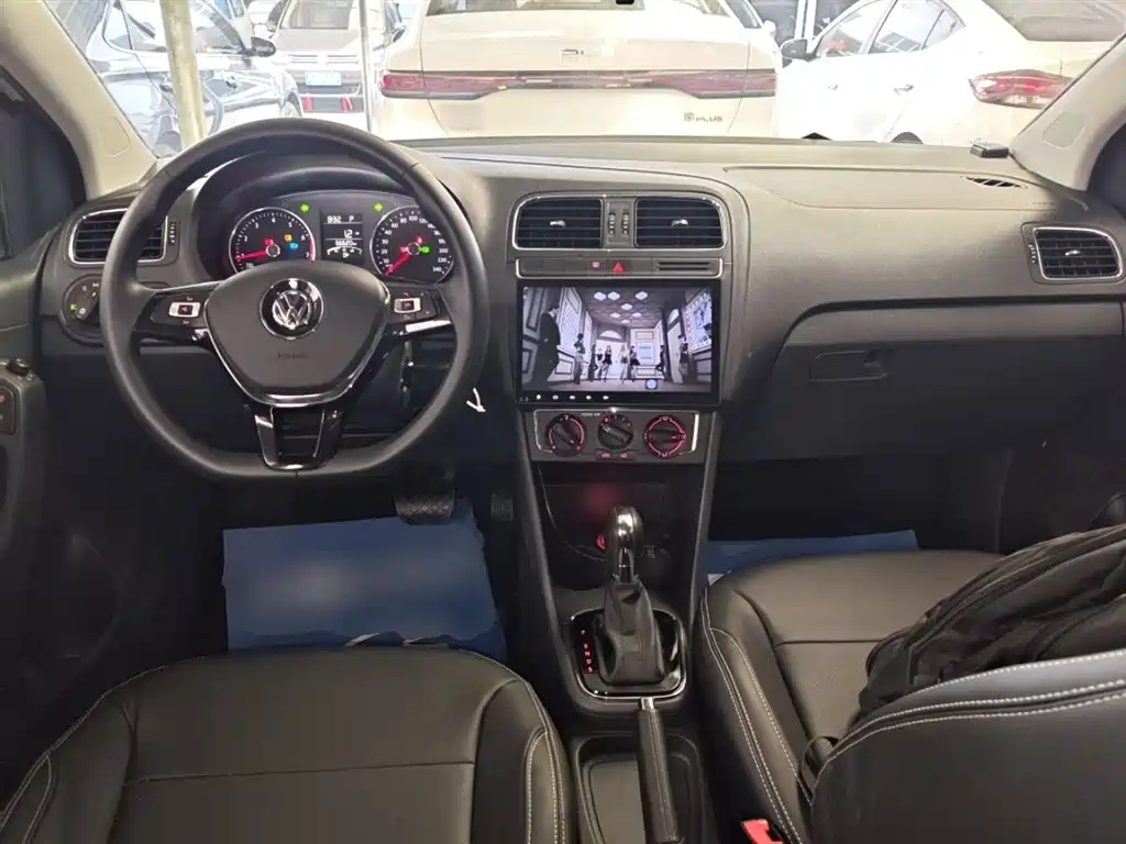 Volkswagen Polo 2016 1.6L Automatic Comfort фото 6