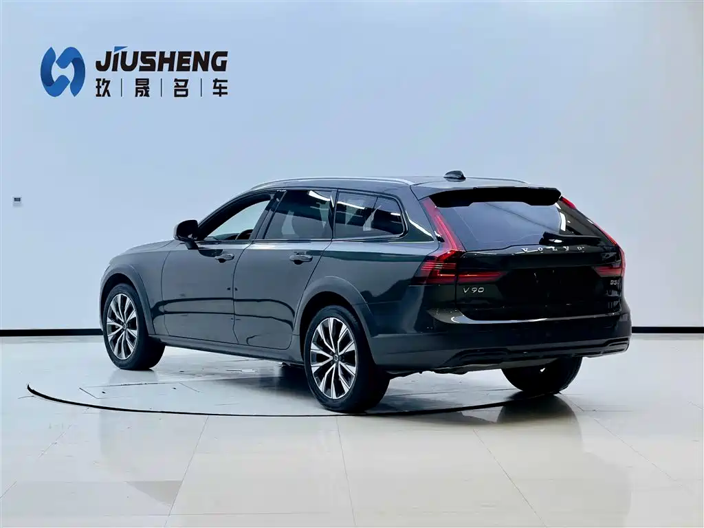 Фото 4 - Volvo V90