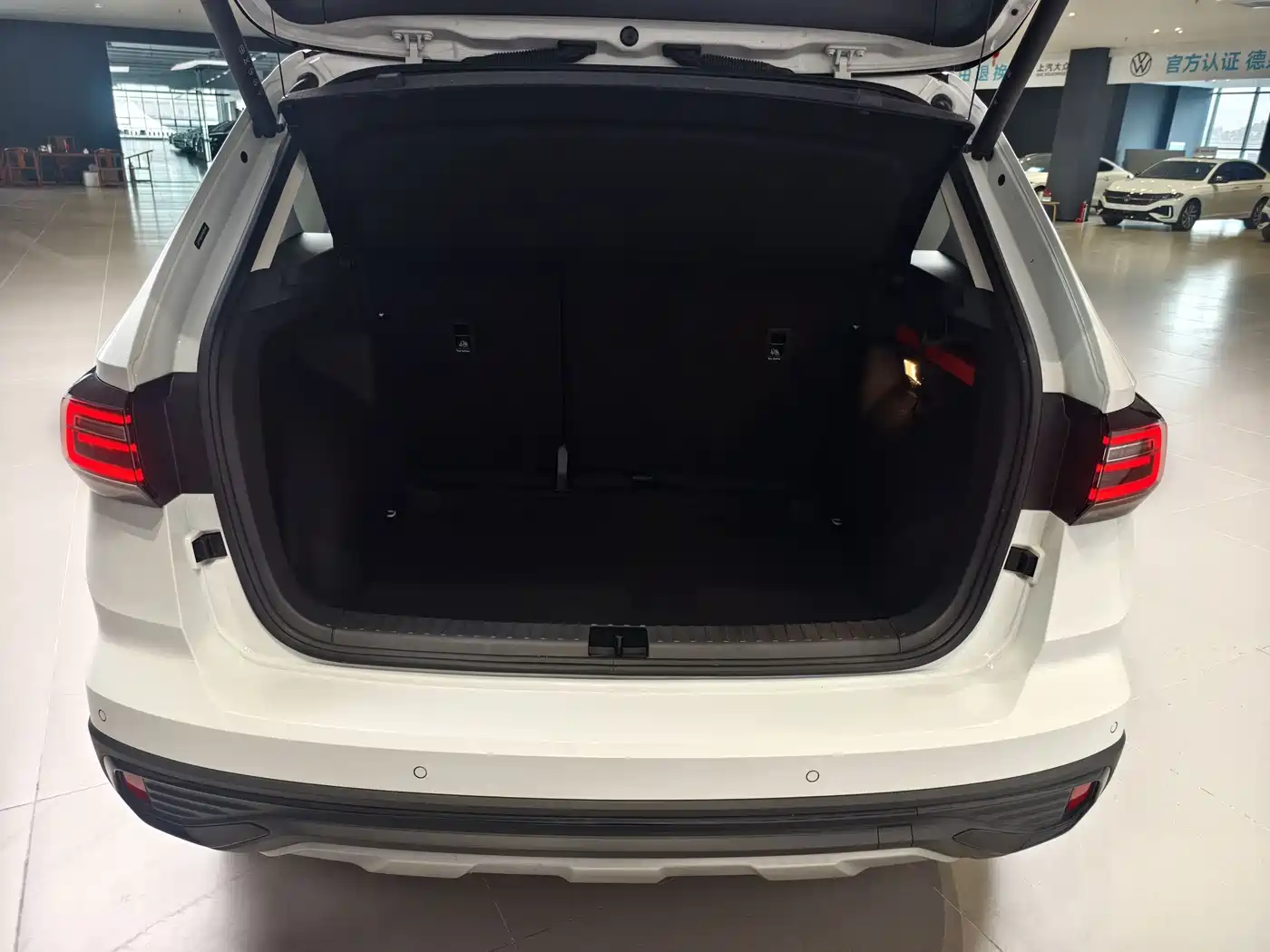 Volkswagen Tharu 2024 300TSI 2WD Moon Premium Edition фото 8