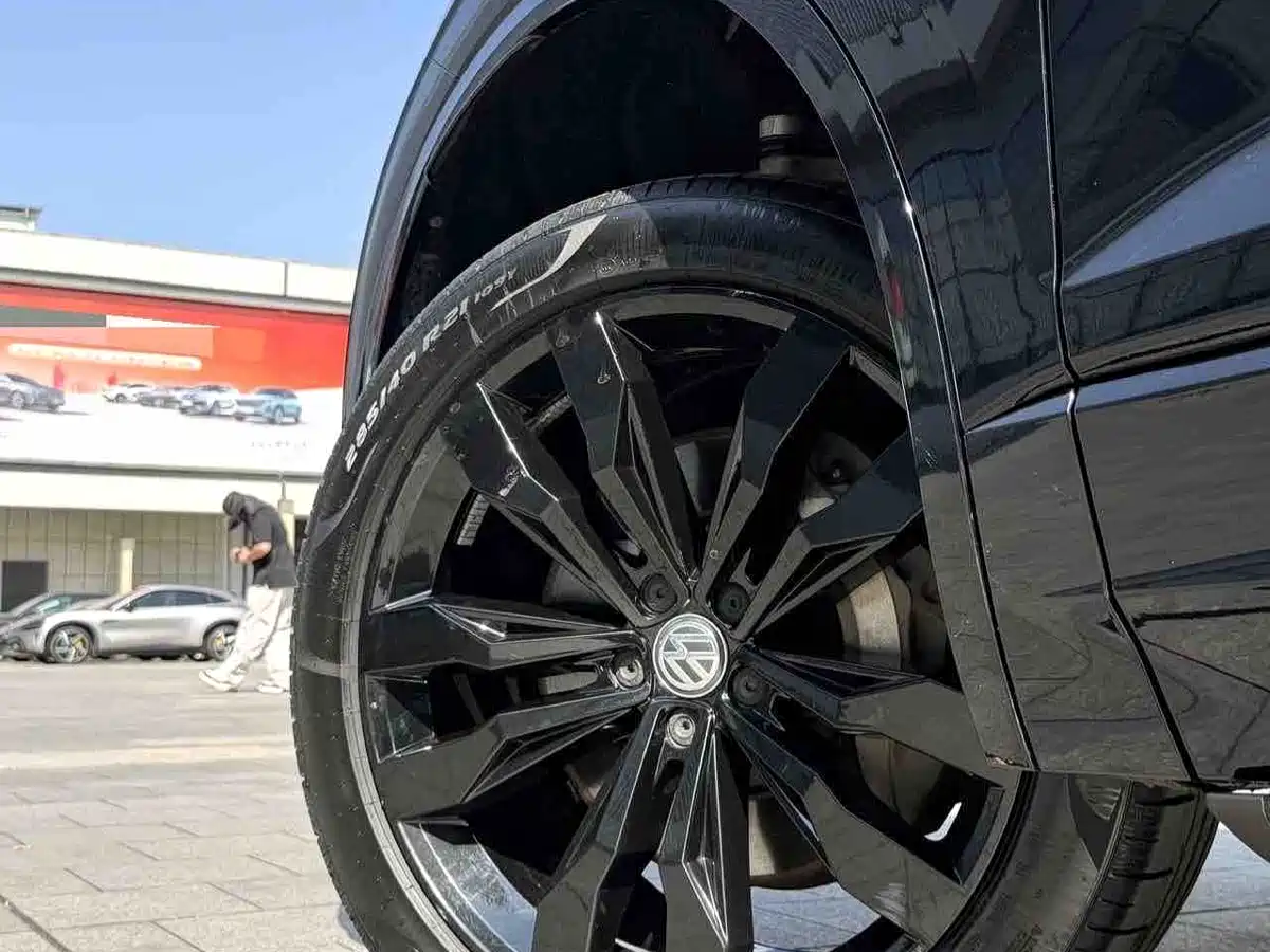 Volkswagen Touareg 2020 3.0TSI Premium Edition China VI фото 4