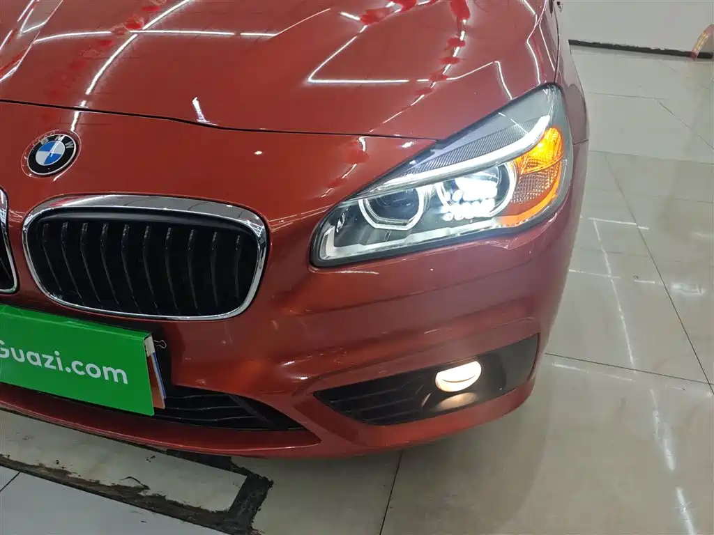 BMW 2 Series Touring 2016 218i Sport Design Package фото 24