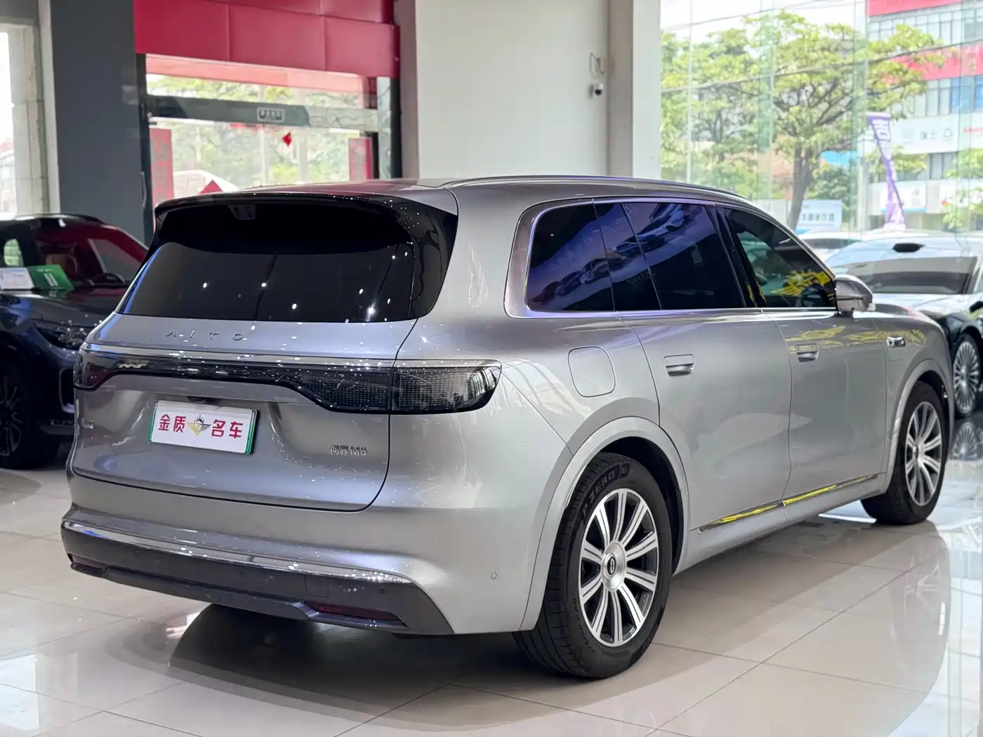 AITO Wenjie AITO M8 2025 Model Extended Range Max+ Edition 53.4kWh 6-Seater фото 20