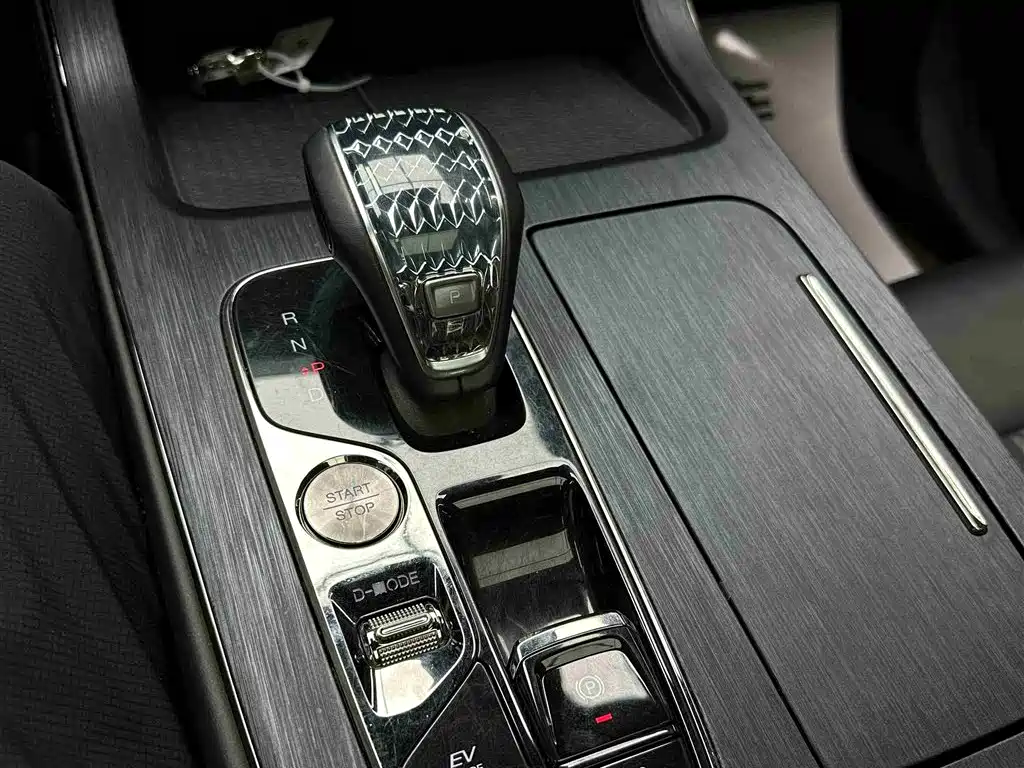 GAC Trumpchi Trumpchi GS8 2022 Dual Engine Series 2.0TM 4WD Premium Edition (6-Seater) фото 19