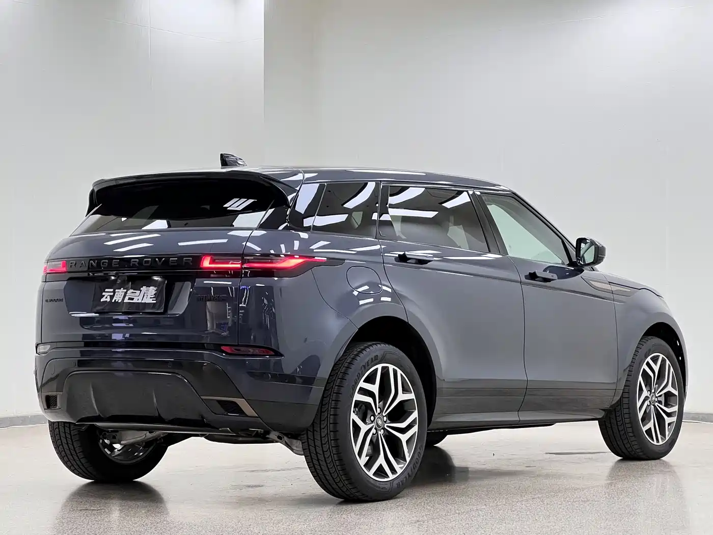 Land Rover Range Rover Evoque 2026 Range Rover Evoque L SE фото 6