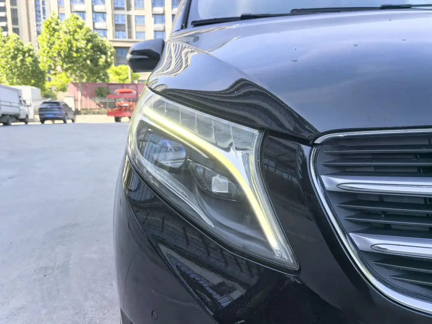 Mercedes-Benz V-Class 2017 Model V 260 L Premium Extended Edition фото 5