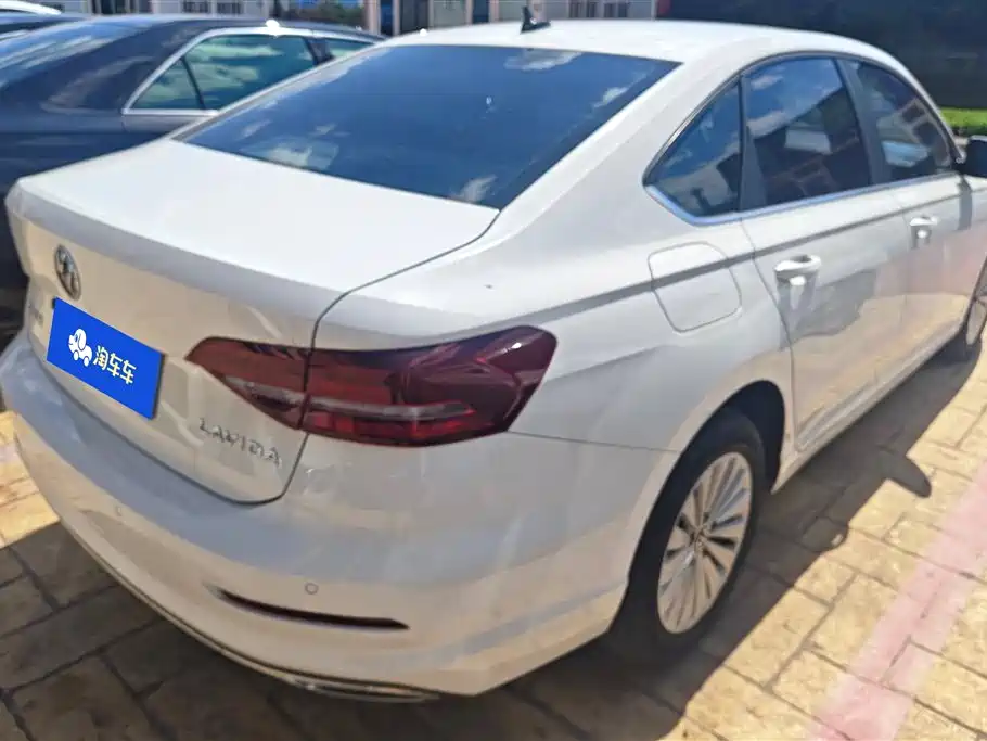 Volkswagen Lavida 2021 1.5L Automatic Vision Edition фото 3