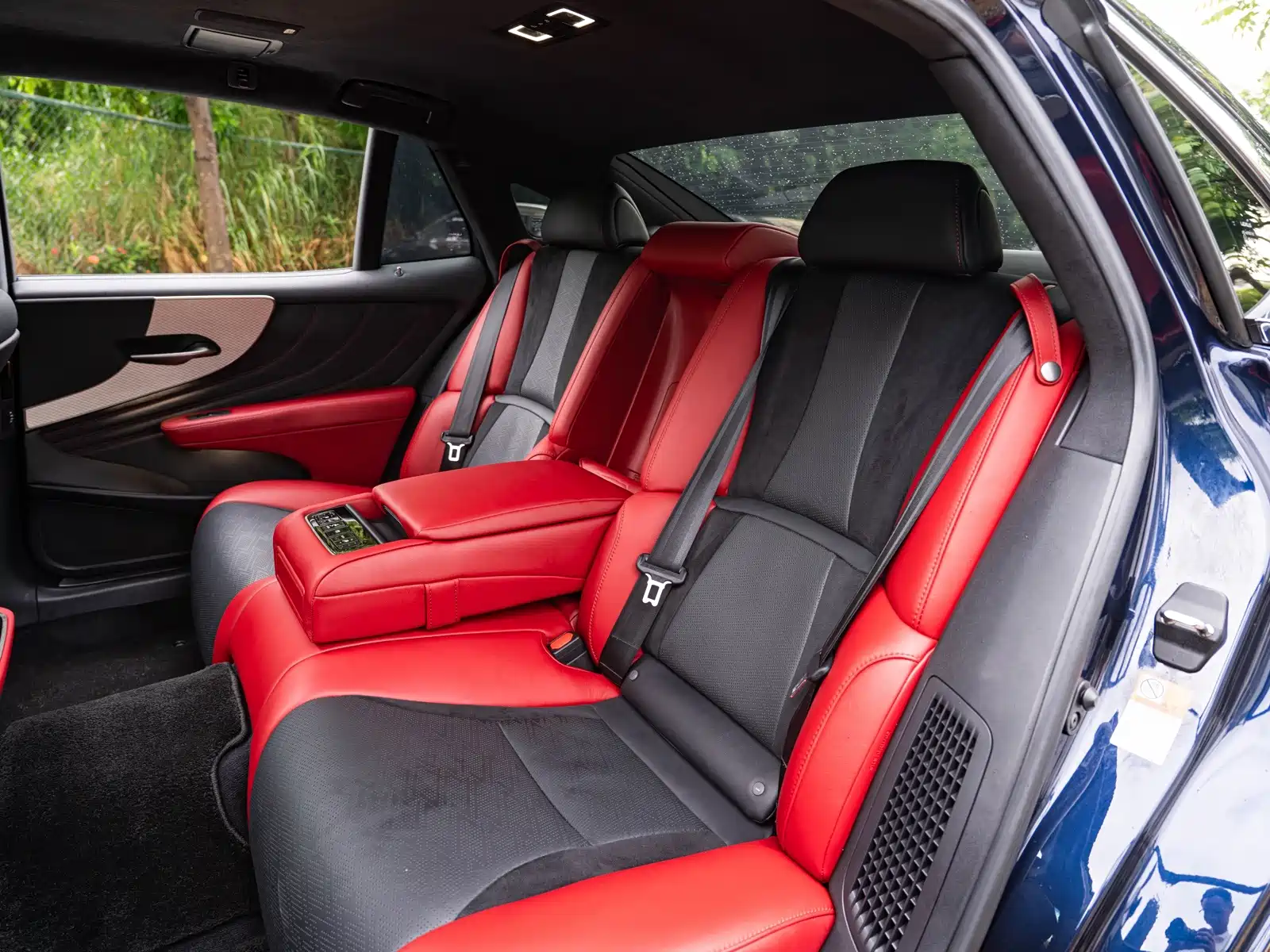 Фото 12 - Lexus LS
