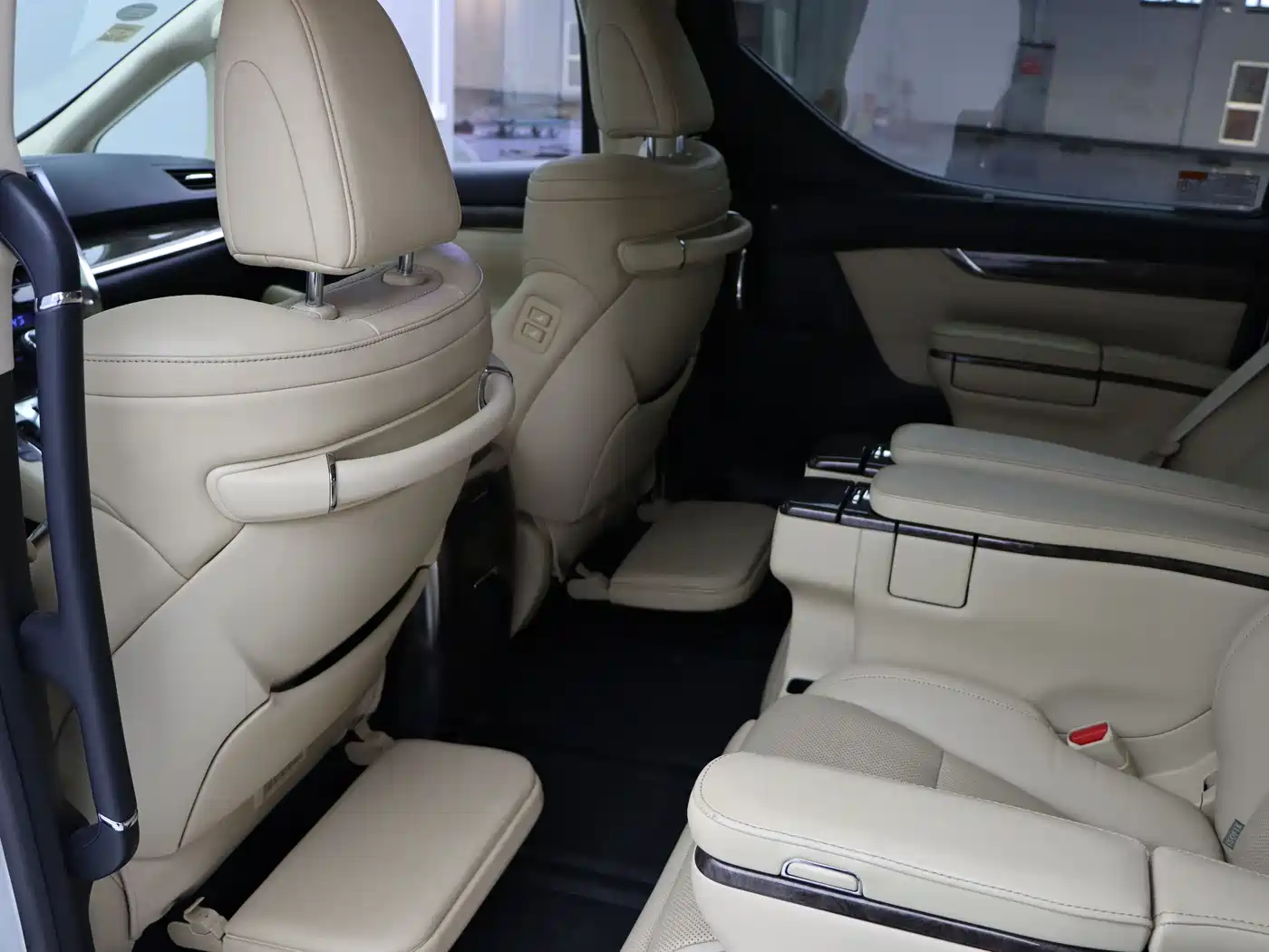 Toyota Alphard 2018 Facelift 3.5L Premium Edition фото 22
