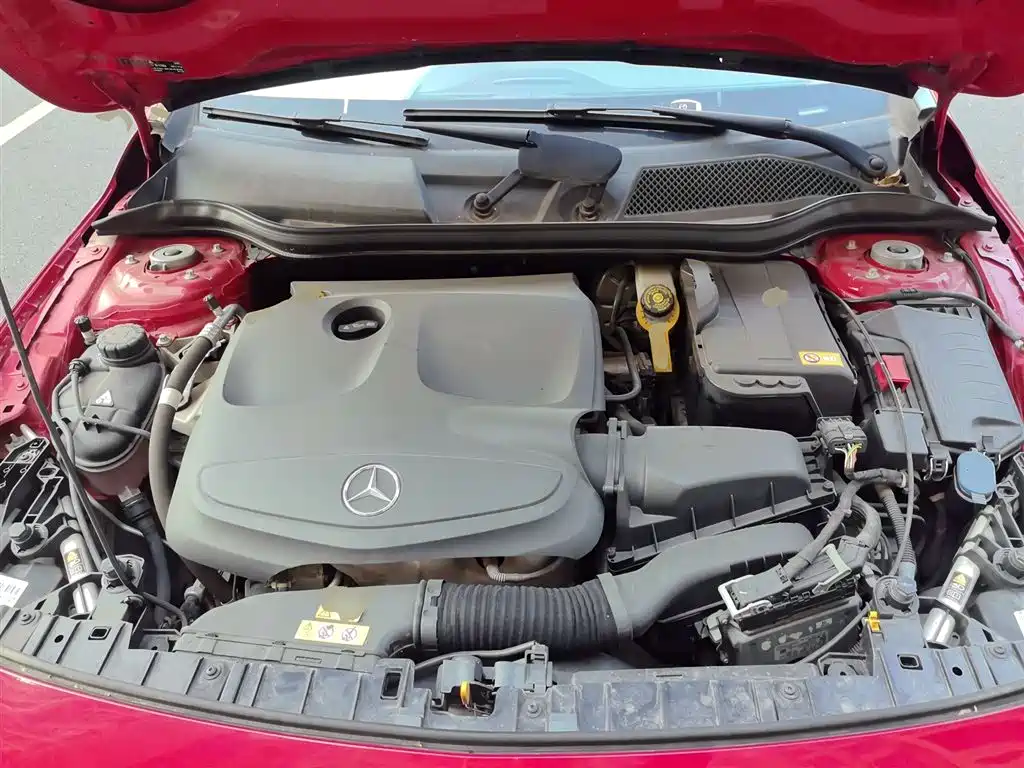 Mercedes-Benz GLA 2015 GLA 220 4MATIC Fashion Edition фото 11