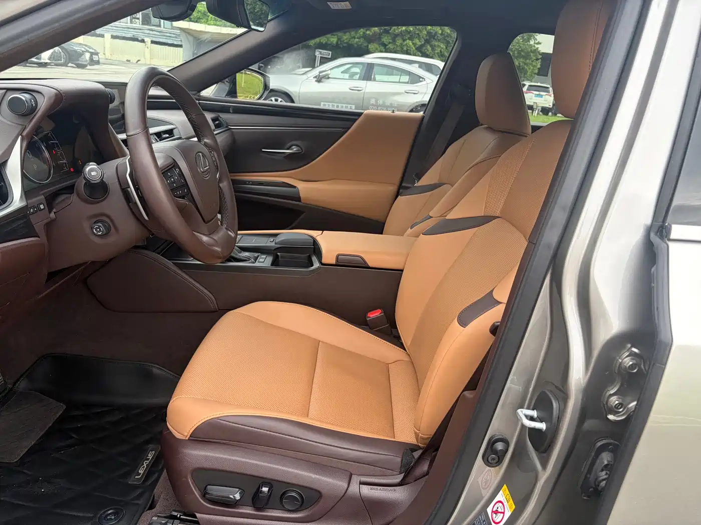 Фото 4 - Lexus ES