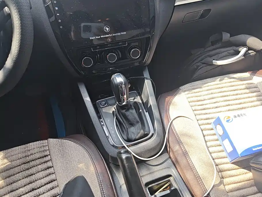 Volkswagen Sagitar 2018 280TSI DSG Spark Edition фото 16