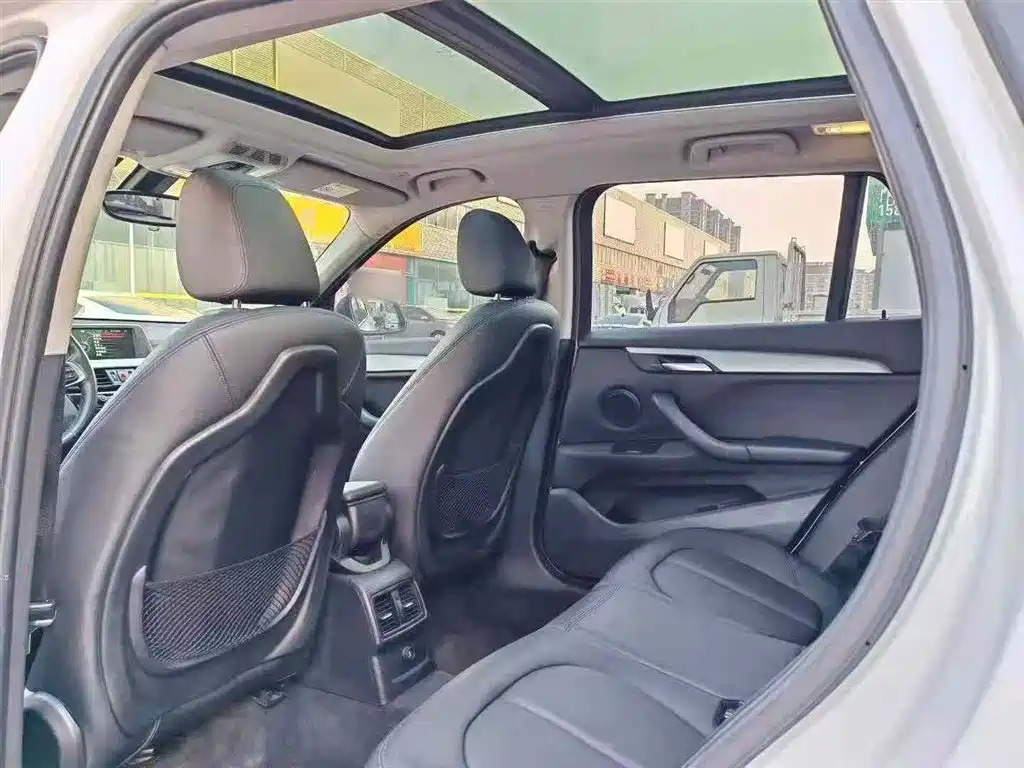 BMW X1 2016 sDrive18Li Premium Model фото 15